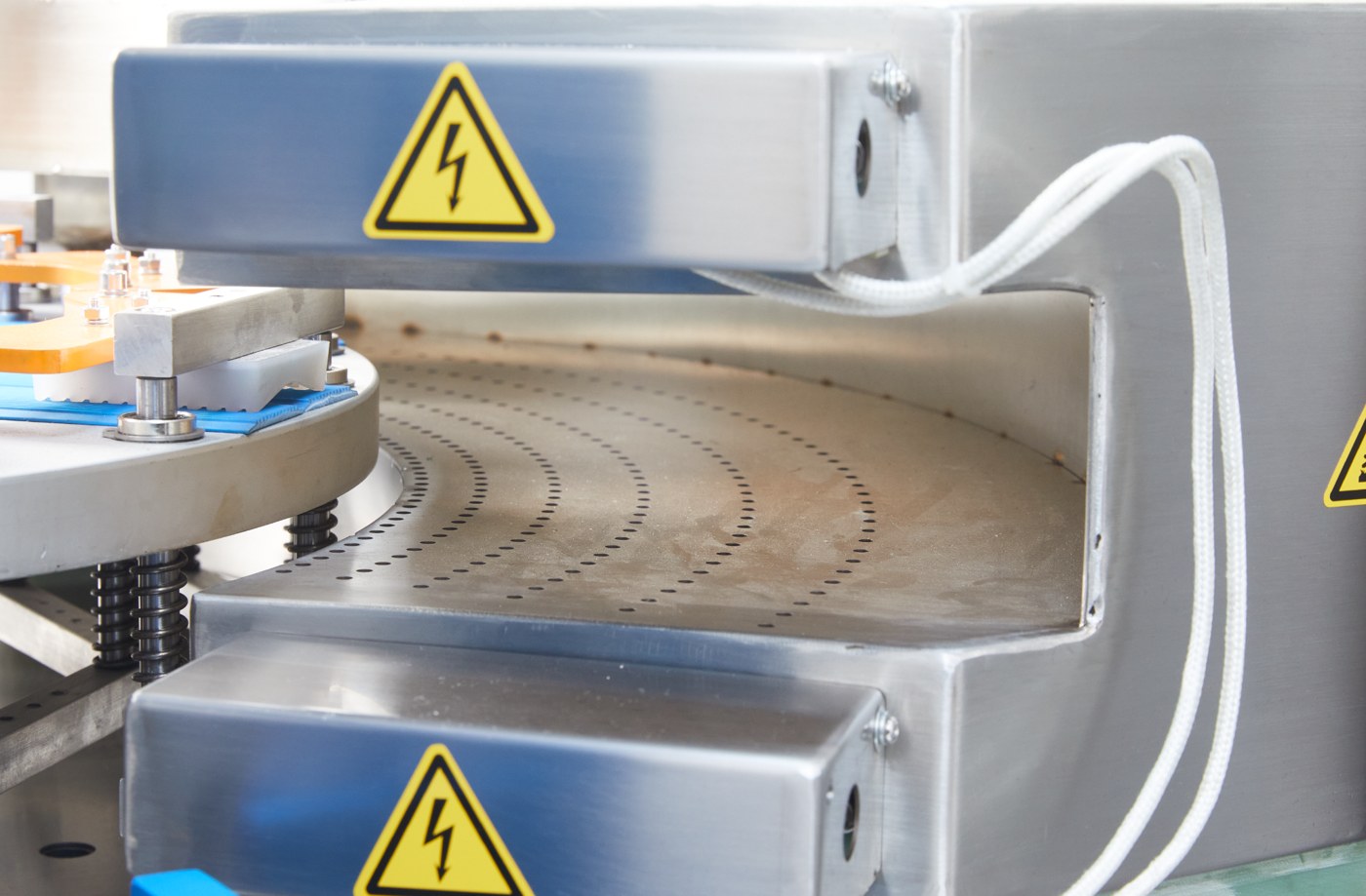 YOMACH packaging machine and component photo